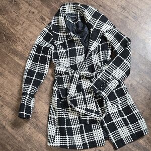 LOVE CULTURE Black and‎ White Plaid Women's M Coat